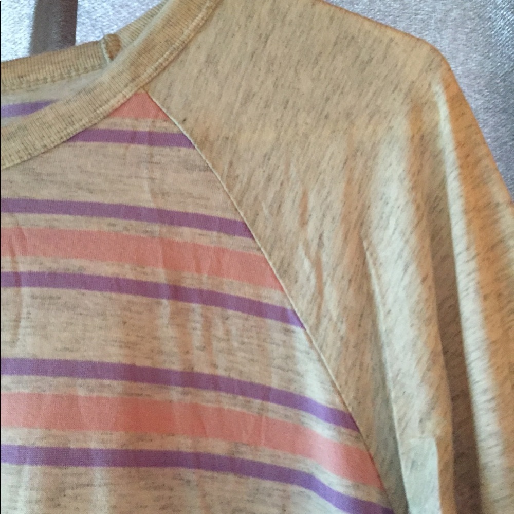 Lula Roe “Randy” tee Size Small - Picture 4 of 8